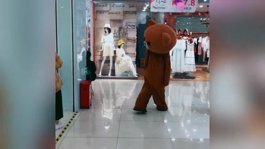 #小姐姐#美女爱v姐姐随时随地都压腿一字拟人化美女图片