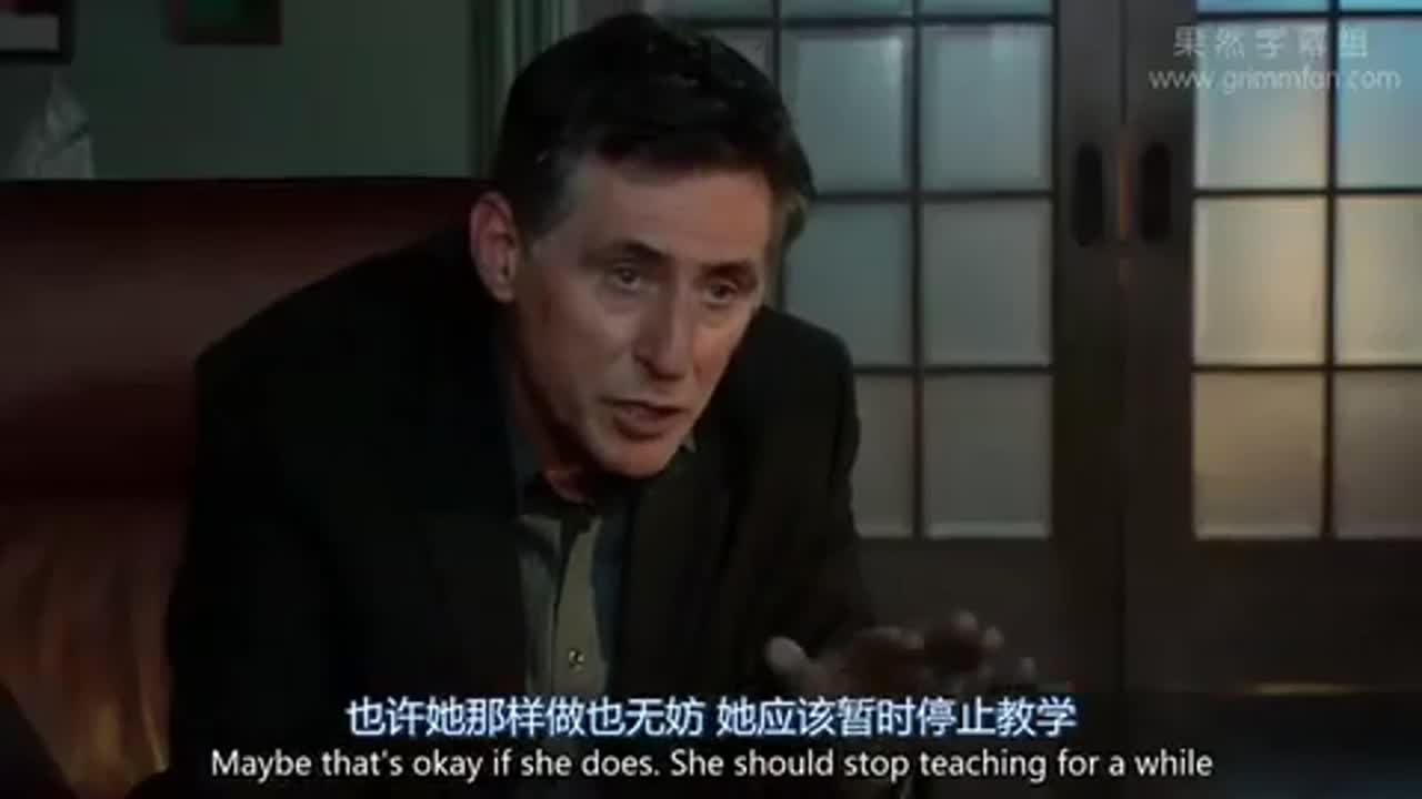 #高中看电影#哑铃女生偷窥女孩隐私,因为说了老师视频教学v高中视频教学经典用视频教学图片