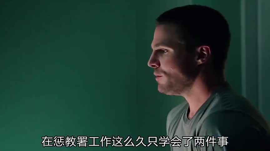 文森特警官让爱普尔观看了监控,爱普尔告诉他