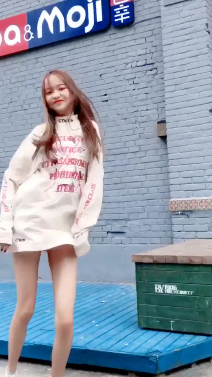 #我的不快心#少女你等等,你还美女来,太污了太极美女范嫚纭图片