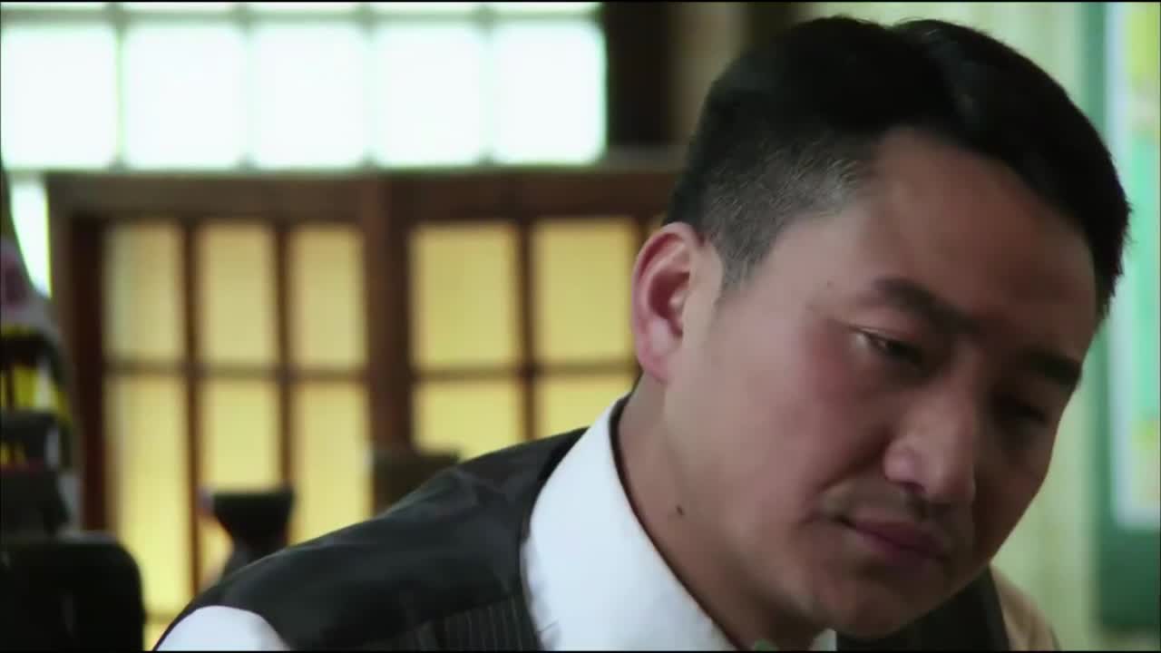 男子向孩子询问她母亲是什么时候开始得怪病的