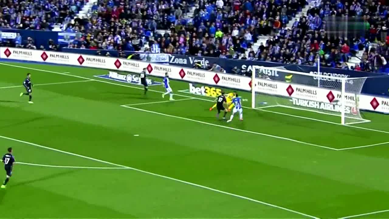 #足球#摧毁银河战舰的男人!小罗vs皇马精彩表