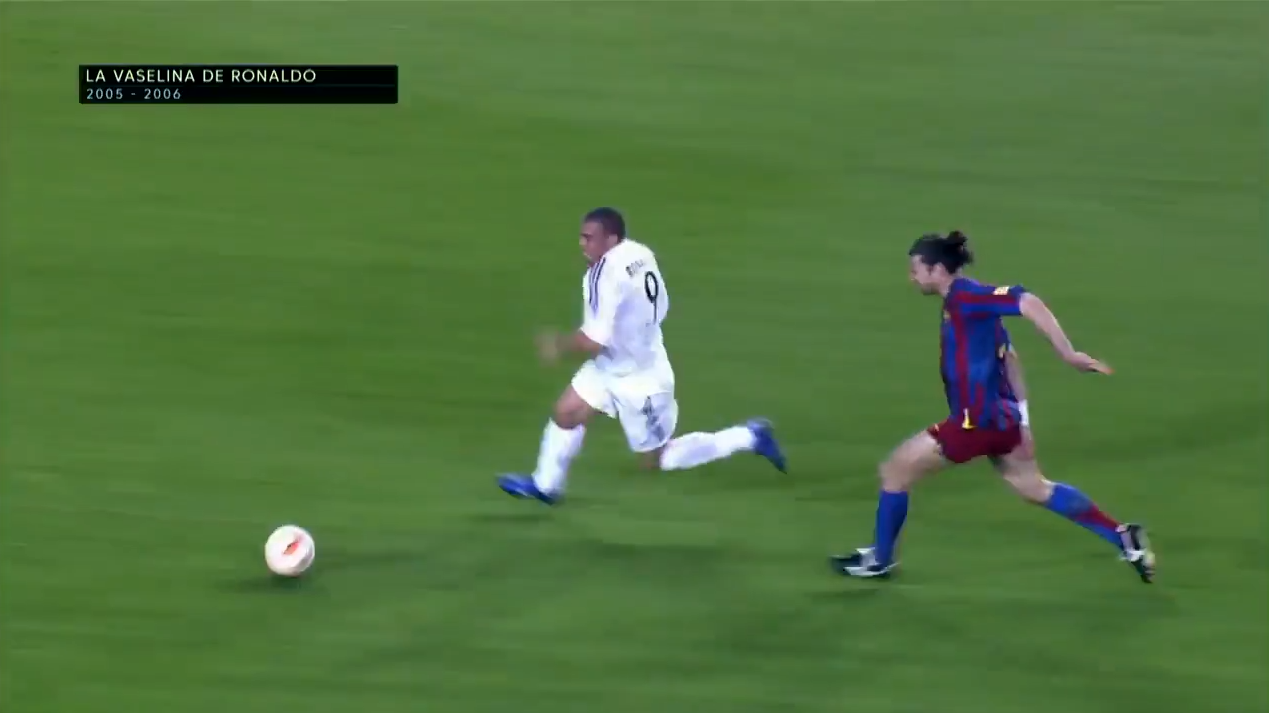 #足球#摧毁银河战舰的男人!小罗vs皇马精彩表