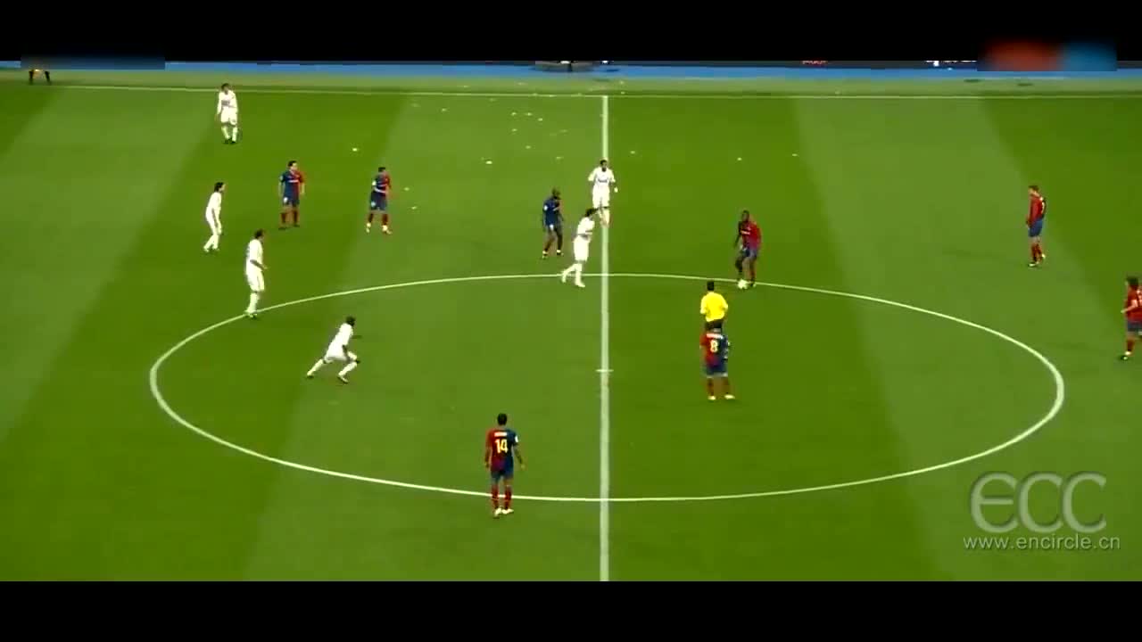 #足球#巴萨末期的伊涅斯塔还能这样踢球,不愧