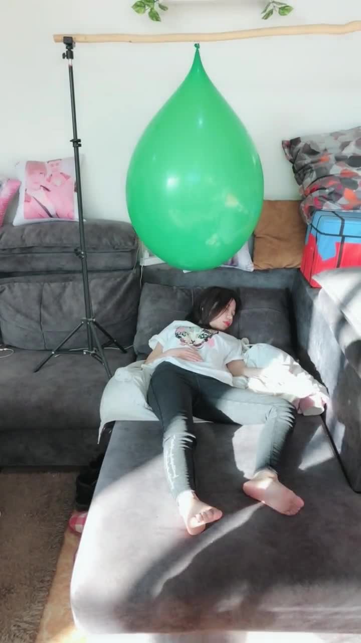 #海滩#性感妹子衣服在外边竟然换电影,这样真里面性感美女美女的图片