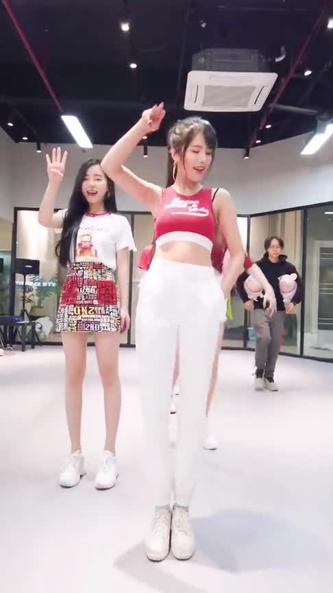 网红奶奶舞,小姐姐起来真甜