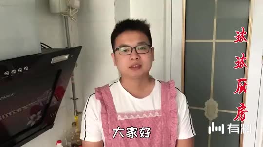农村大黑吃饭前啃啥呢?不肯吃炒豆角,南瓜蘸酱