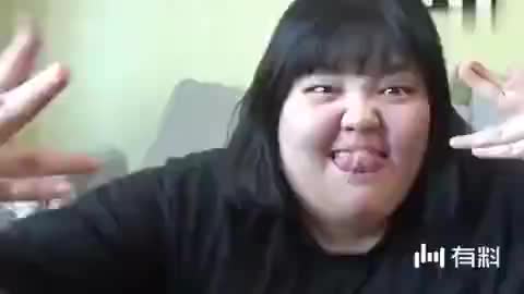韩国吃货肥肠妹秀彬吃着牛蛙喝着烤肉,对她来可乐和青蛙区别图片