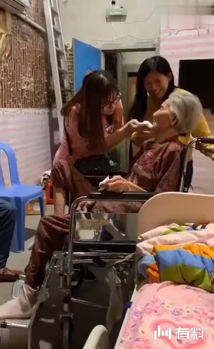 我的好闺蜜:无论你在哪 我都会默默地为你祈祷