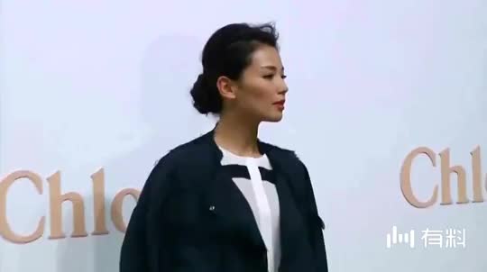 她女星名声出身身家性感远不及赵薇黄晓明却mv黑丝性感美女图片